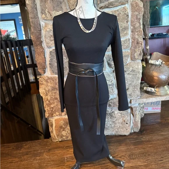 Lulu’s NWT, classy, sexy, show your fabulous curves❣️ - Picture 1 of 7